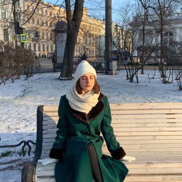 Meet your Posher, Louise - Picture 1 of 1